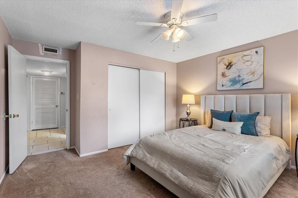 For Sale: $165,000 (2 beds, 2 baths, 1000 Square Feet)