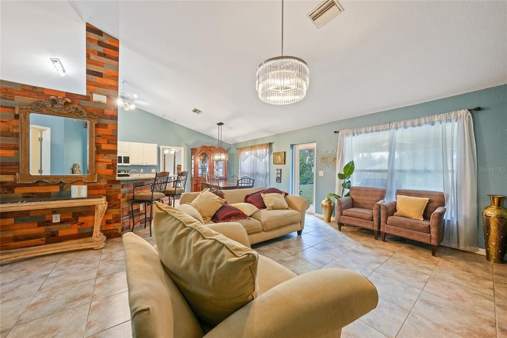 En Venta: $299,900 (3 camas, 2 baños, 1725 Pies cuadrados)