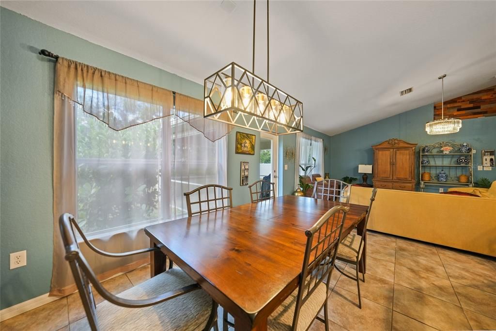 En Venta: $299,900 (3 camas, 2 baños, 1725 Pies cuadrados)