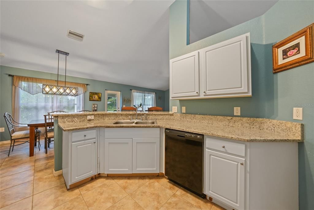 En Venta: $299,900 (3 camas, 2 baños, 1725 Pies cuadrados)