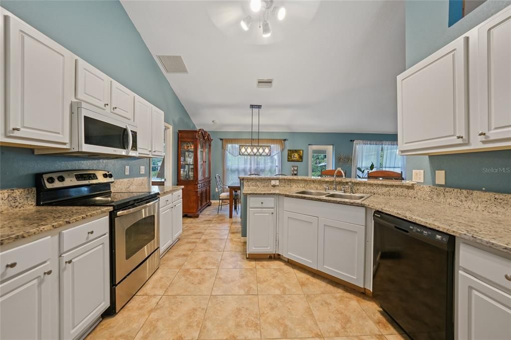 En Venta: $299,900 (3 camas, 2 baños, 1725 Pies cuadrados)