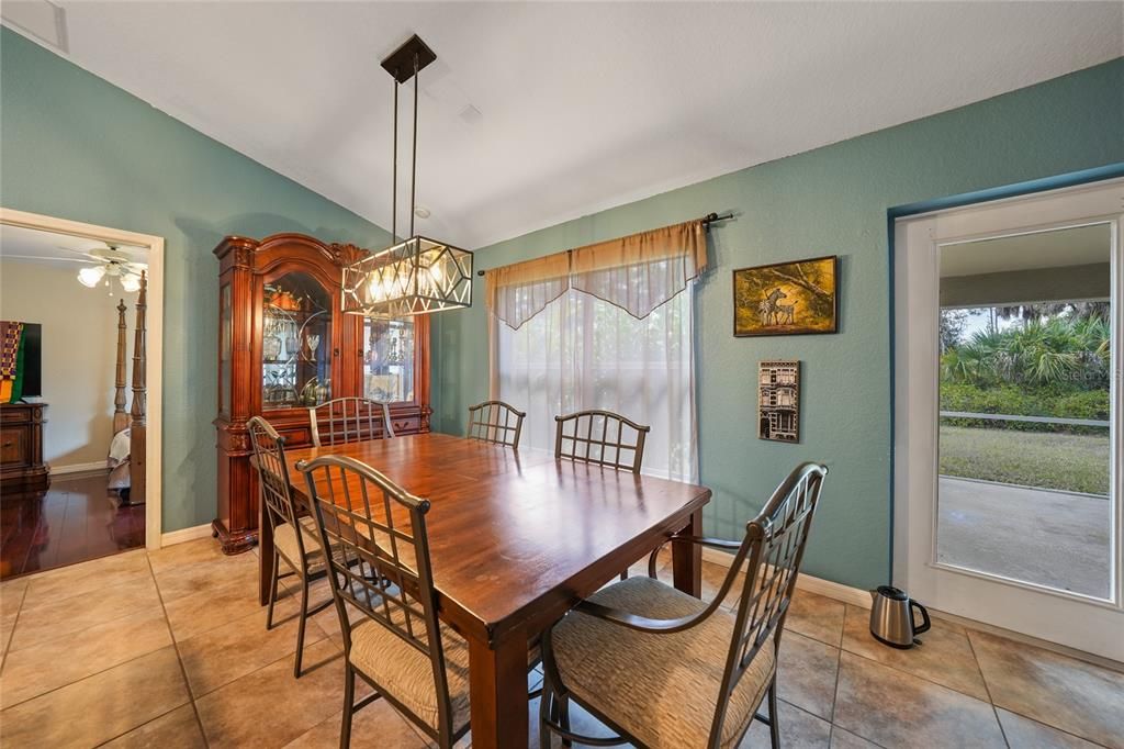 En Venta: $299,900 (3 camas, 2 baños, 1725 Pies cuadrados)