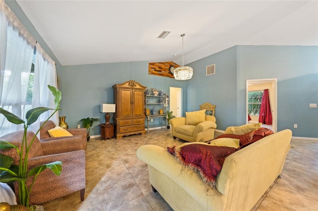 En Venta: $299,900 (3 camas, 2 baños, 1725 Pies cuadrados)