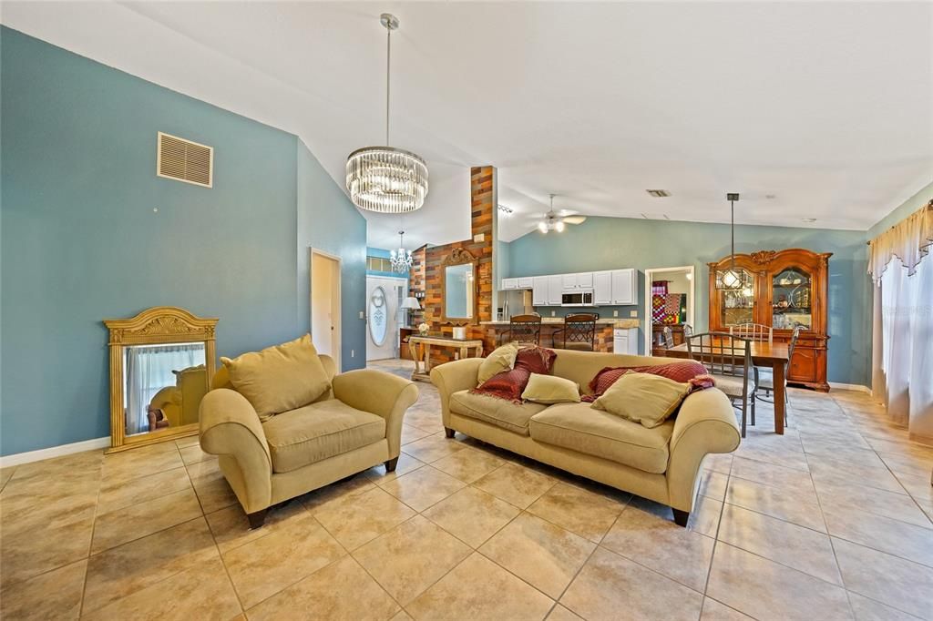 En Venta: $299,900 (3 camas, 2 baños, 1725 Pies cuadrados)