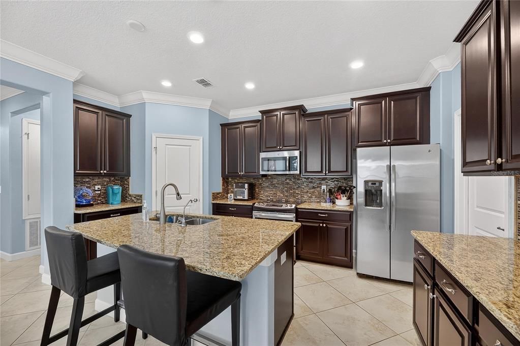 En Venta: $384,900 (4 camas, 3 baños, 2049 Pies cuadrados)