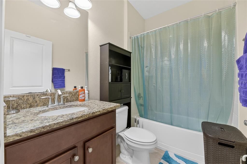 En Venta: $384,900 (4 camas, 3 baños, 2049 Pies cuadrados)