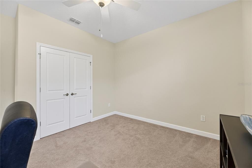 En Venta: $384,900 (4 camas, 3 baños, 2049 Pies cuadrados)