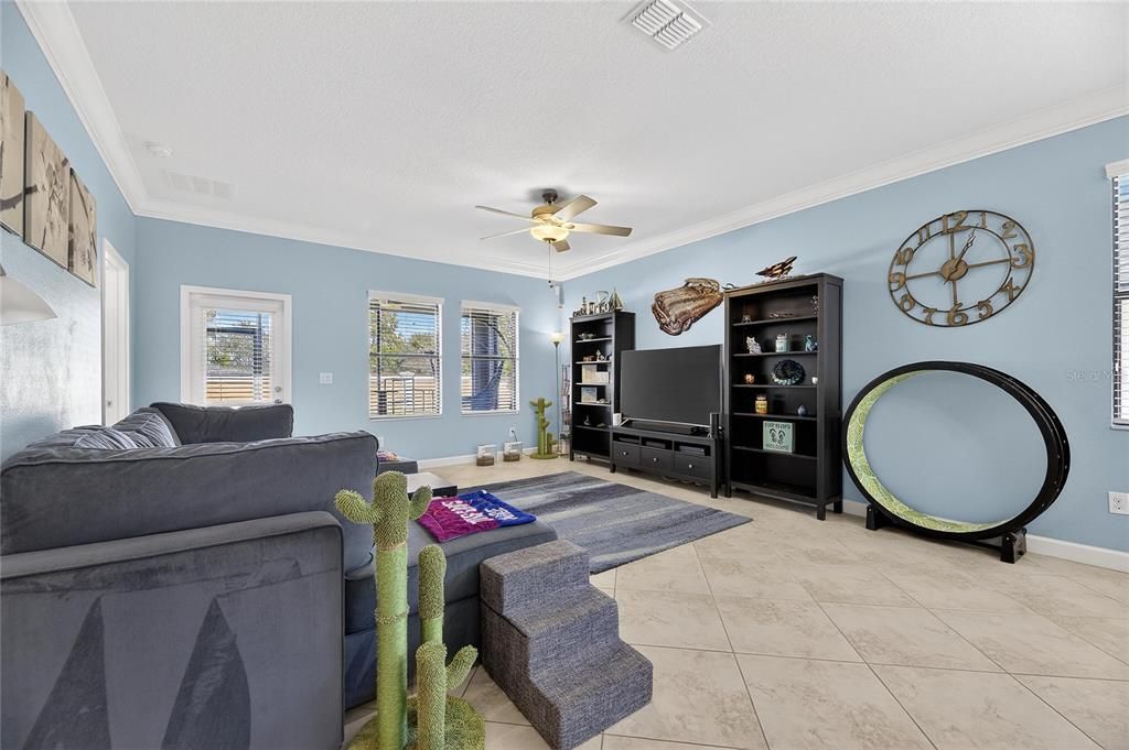 En Venta: $384,900 (4 camas, 3 baños, 2049 Pies cuadrados)