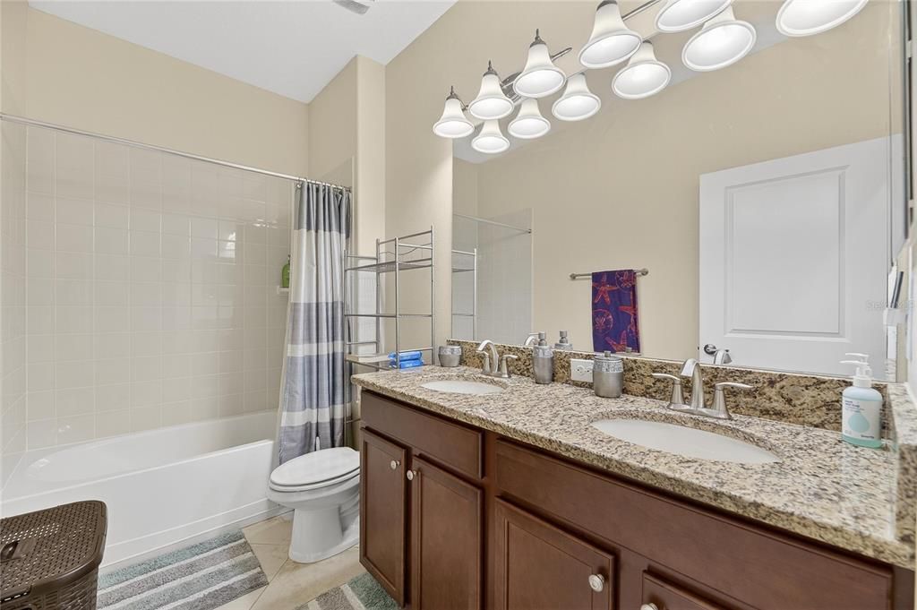 En Venta: $384,900 (4 camas, 3 baños, 2049 Pies cuadrados)