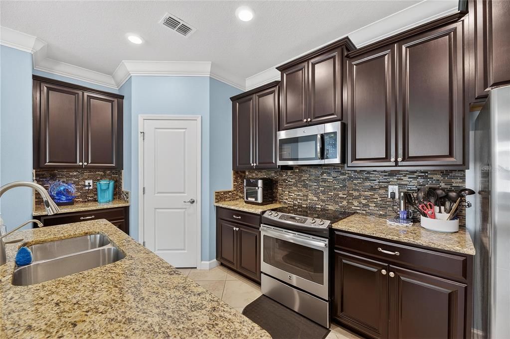 En Venta: $384,900 (4 camas, 3 baños, 2049 Pies cuadrados)