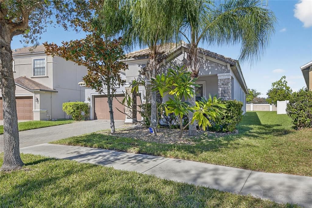 En Venta: $384,900 (4 camas, 3 baños, 2049 Pies cuadrados)