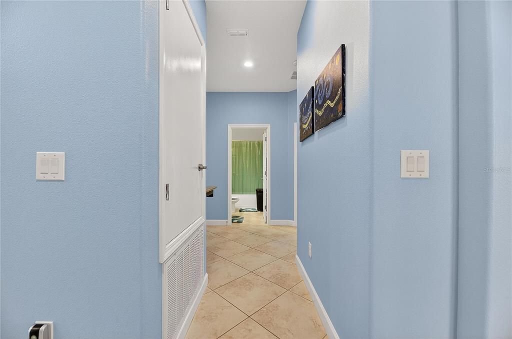 En Venta: $384,900 (4 camas, 3 baños, 2049 Pies cuadrados)