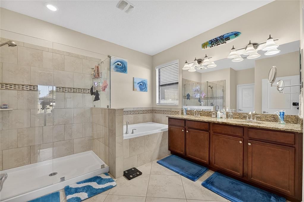 En Venta: $384,900 (4 camas, 3 baños, 2049 Pies cuadrados)