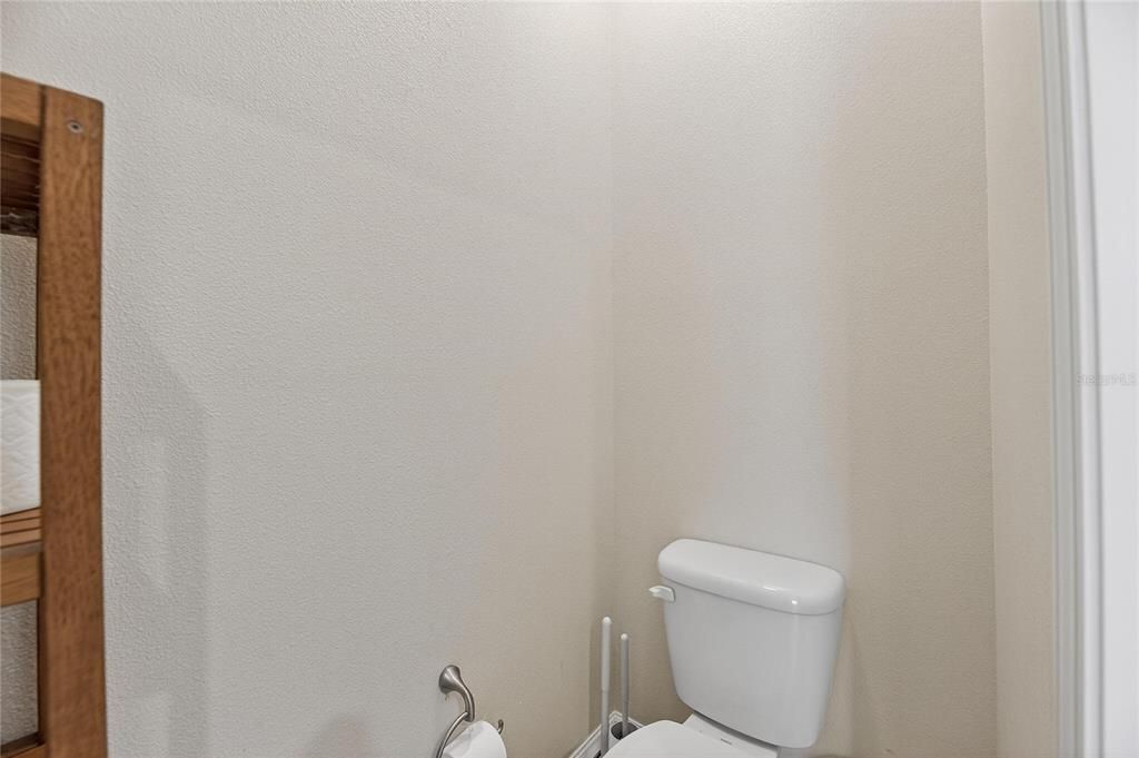 En Venta: $384,900 (4 camas, 3 baños, 2049 Pies cuadrados)