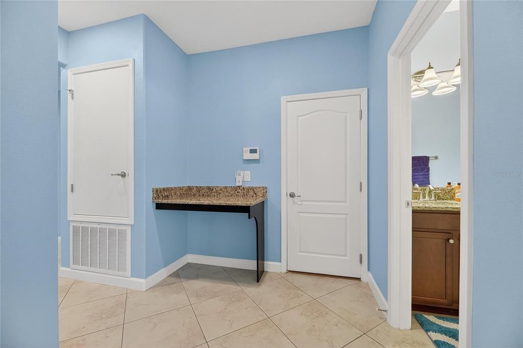 En Venta: $384,900 (4 camas, 3 baños, 2049 Pies cuadrados)