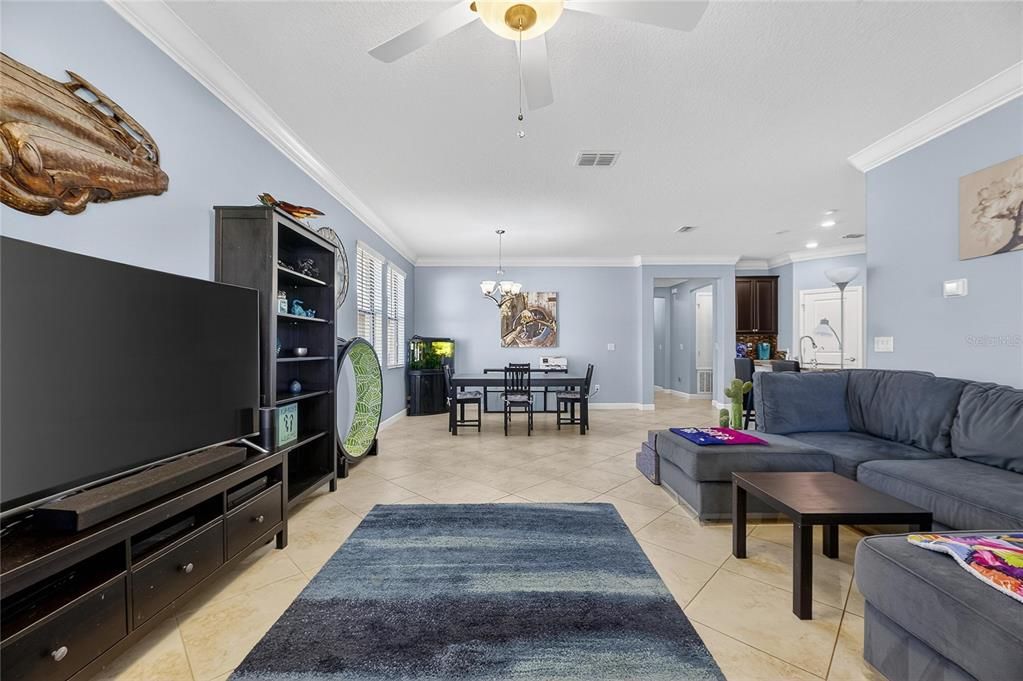 En Venta: $384,900 (4 camas, 3 baños, 2049 Pies cuadrados)