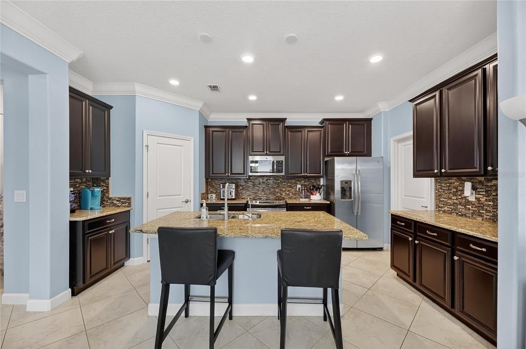 En Venta: $384,900 (4 camas, 3 baños, 2049 Pies cuadrados)