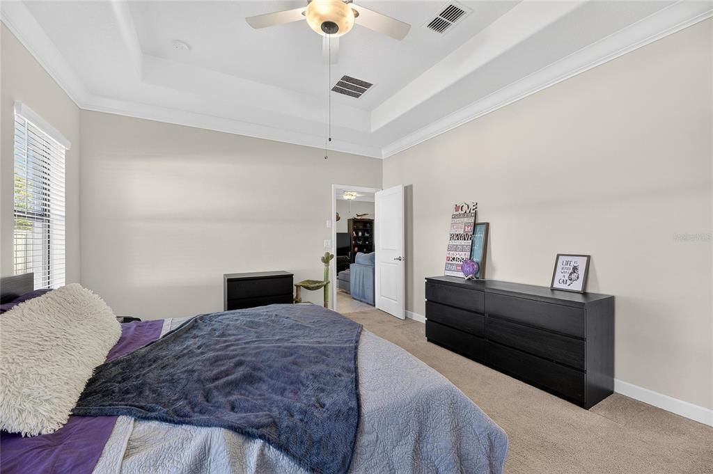 En Venta: $384,900 (4 camas, 3 baños, 2049 Pies cuadrados)