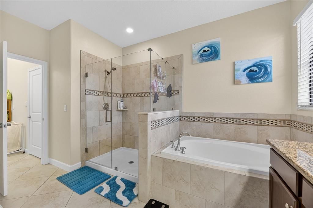 En Venta: $384,900 (4 camas, 3 baños, 2049 Pies cuadrados)