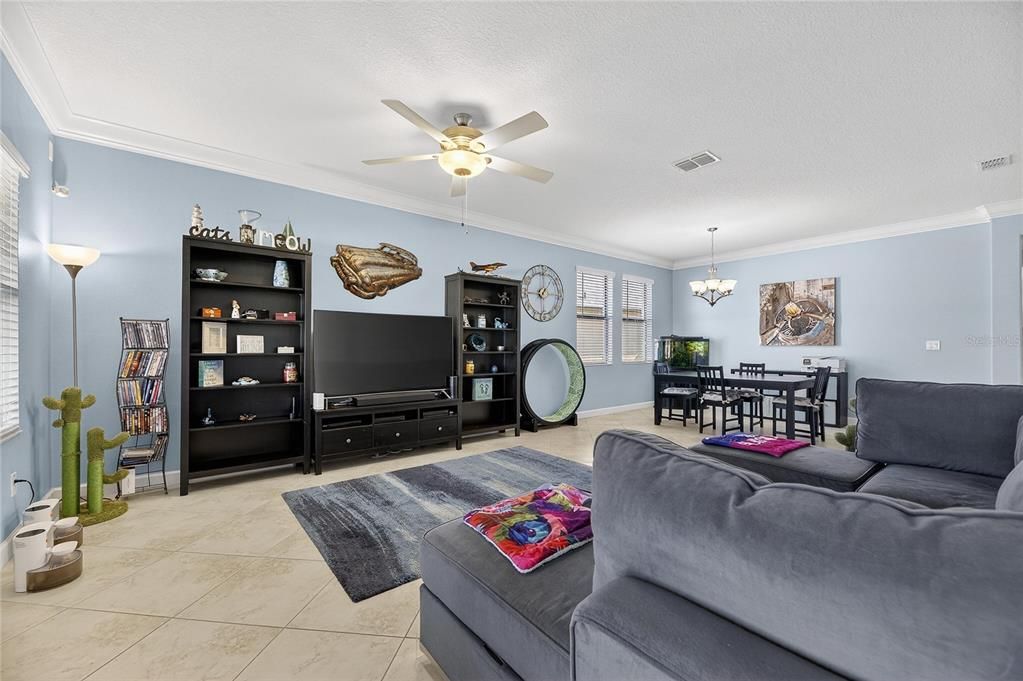 En Venta: $384,900 (4 camas, 3 baños, 2049 Pies cuadrados)