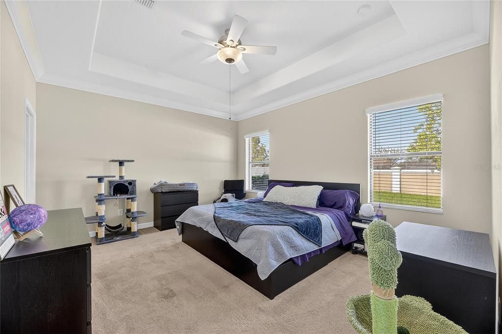 En Venta: $384,900 (4 camas, 3 baños, 2049 Pies cuadrados)