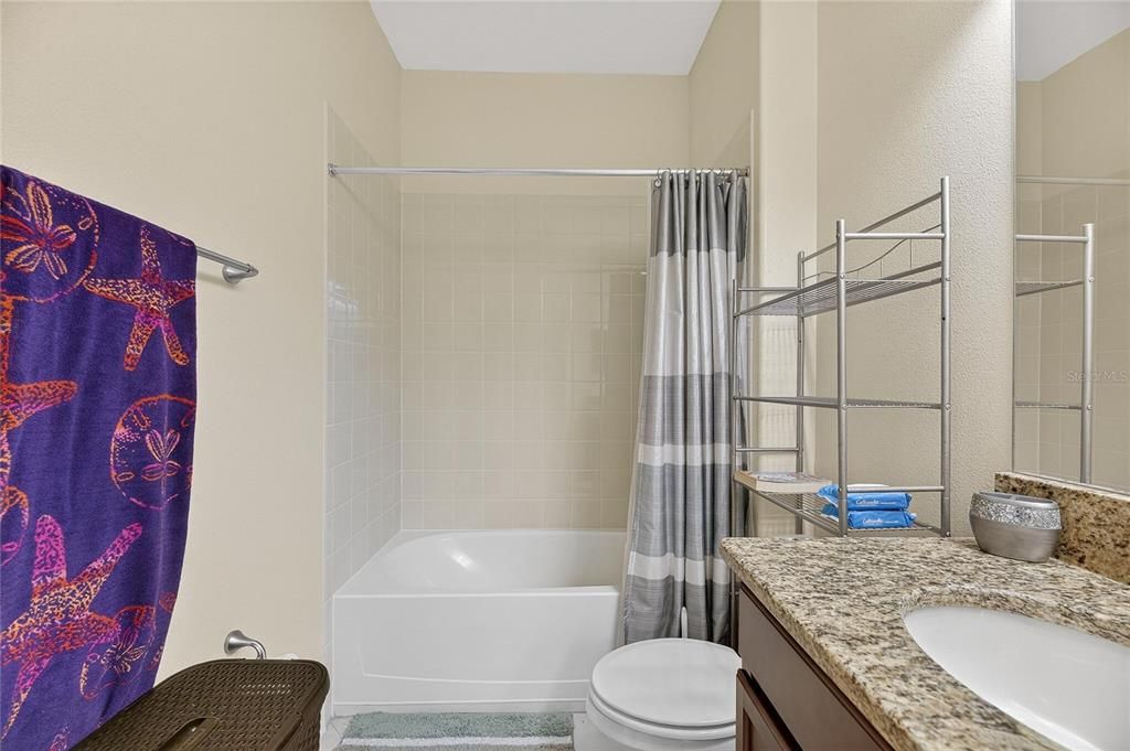 En Venta: $384,900 (4 camas, 3 baños, 2049 Pies cuadrados)