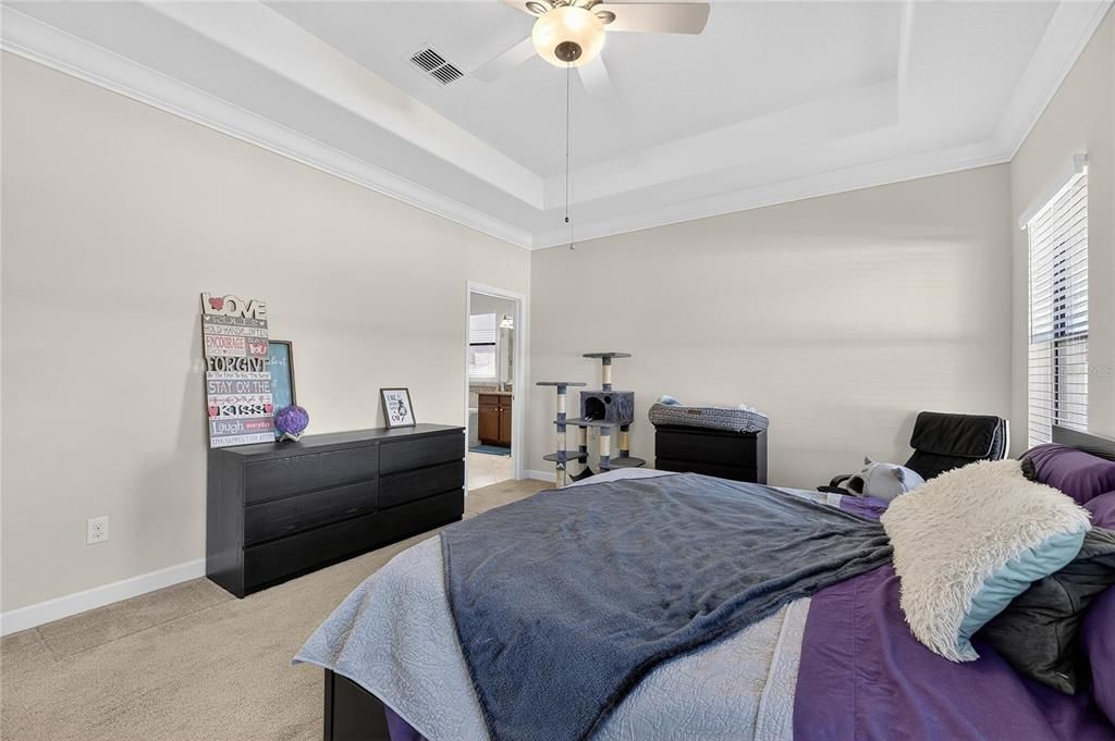 En Venta: $384,900 (4 camas, 3 baños, 2049 Pies cuadrados)