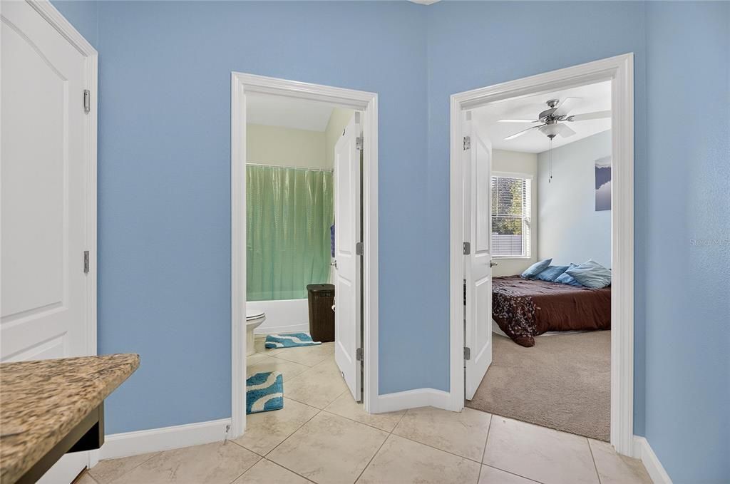 En Venta: $384,900 (4 camas, 3 baños, 2049 Pies cuadrados)