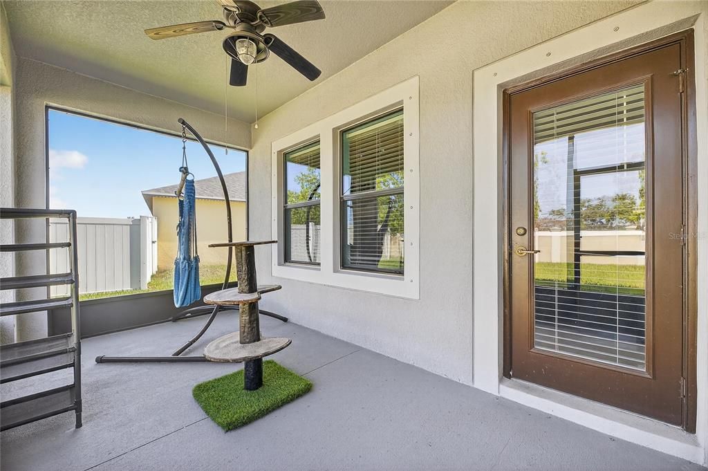 En Venta: $384,900 (4 camas, 3 baños, 2049 Pies cuadrados)