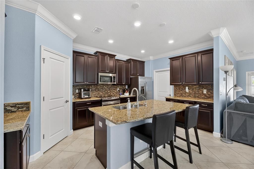 En Venta: $384,900 (4 camas, 3 baños, 2049 Pies cuadrados)