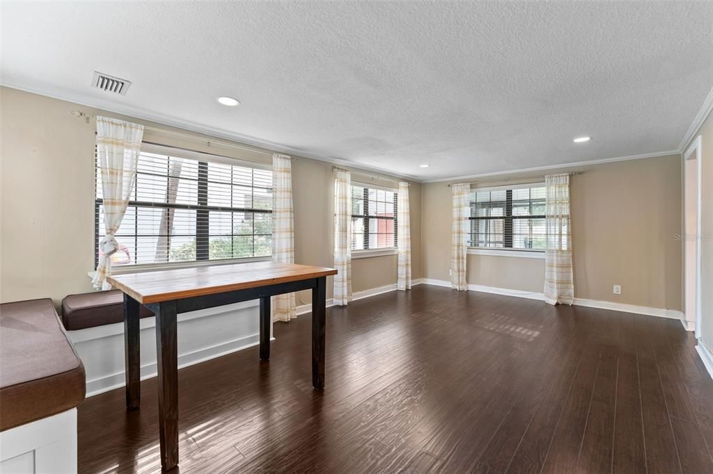 В аренду: $3,900 (4 спален, 2 ванн, 1586 Квадратных фут)