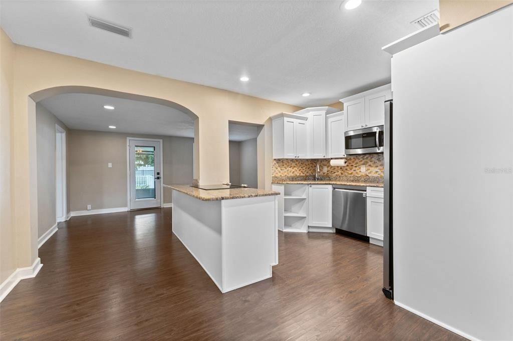 В аренду: $3,900 (4 спален, 2 ванн, 1586 Квадратных фут)