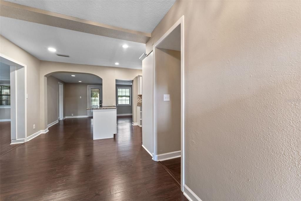 В аренду: $3,900 (4 спален, 2 ванн, 1586 Квадратных фут)