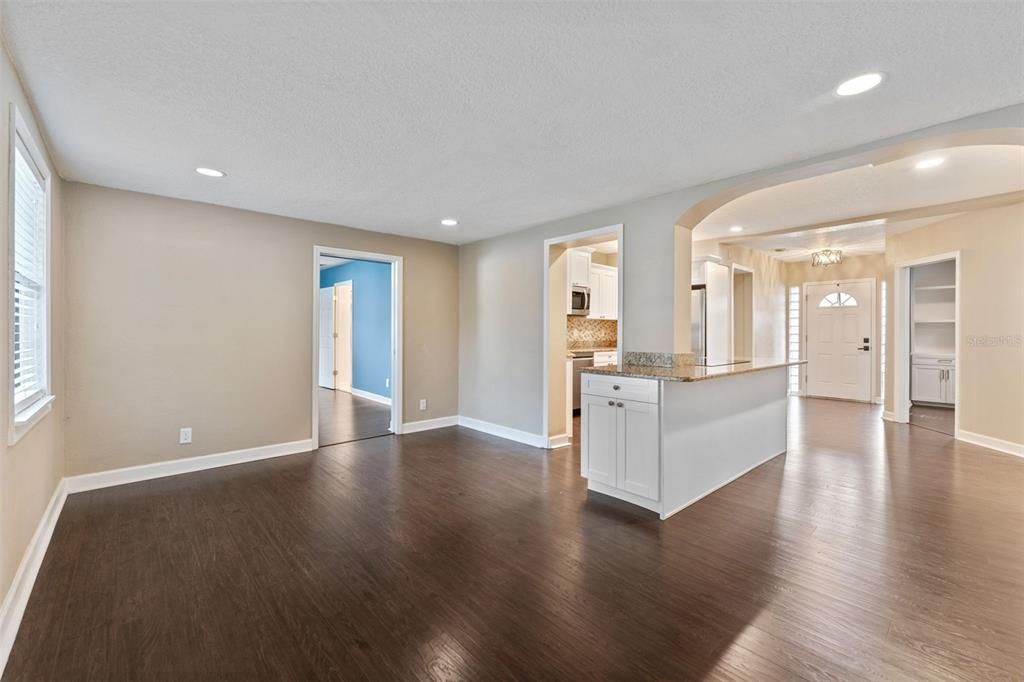 В аренду: $3,900 (4 спален, 2 ванн, 1586 Квадратных фут)