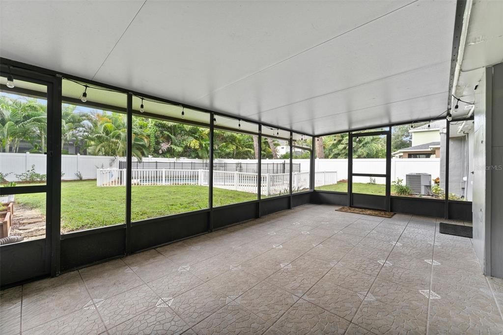 В аренду: $3,900 (4 спален, 2 ванн, 1586 Квадратных фут)