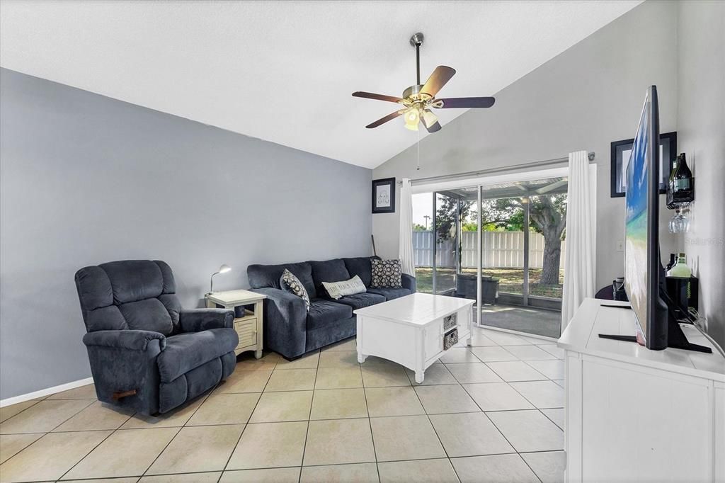 For Sale: $327,000 (3 beds, 2 baths, 1160 Square Feet)