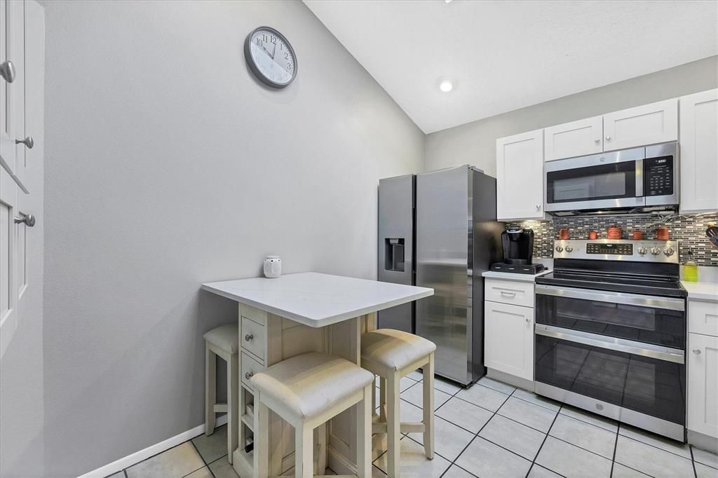 For Sale: $327,000 (3 beds, 2 baths, 1160 Square Feet)