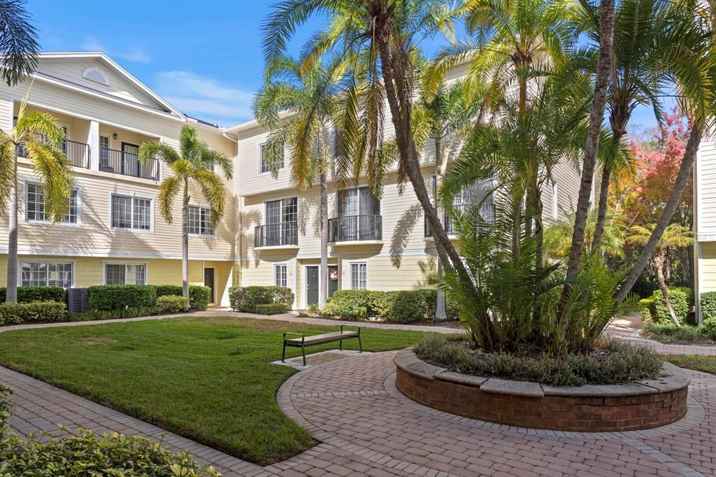 For Sale: $335,000 (2 beds, 2 baths, 1424 Square Feet)