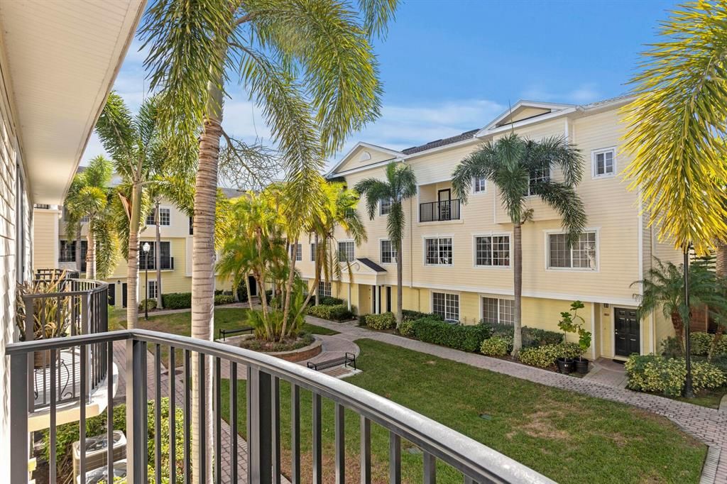 For Sale: $335,000 (2 beds, 2 baths, 1424 Square Feet)