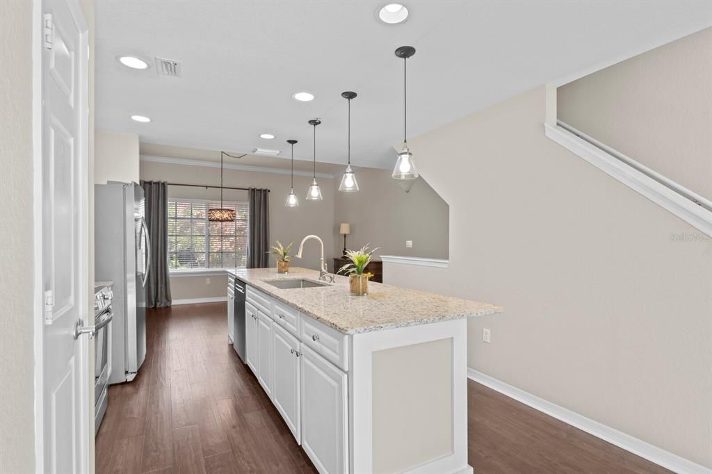 For Sale: $335,000 (2 beds, 2 baths, 1424 Square Feet)