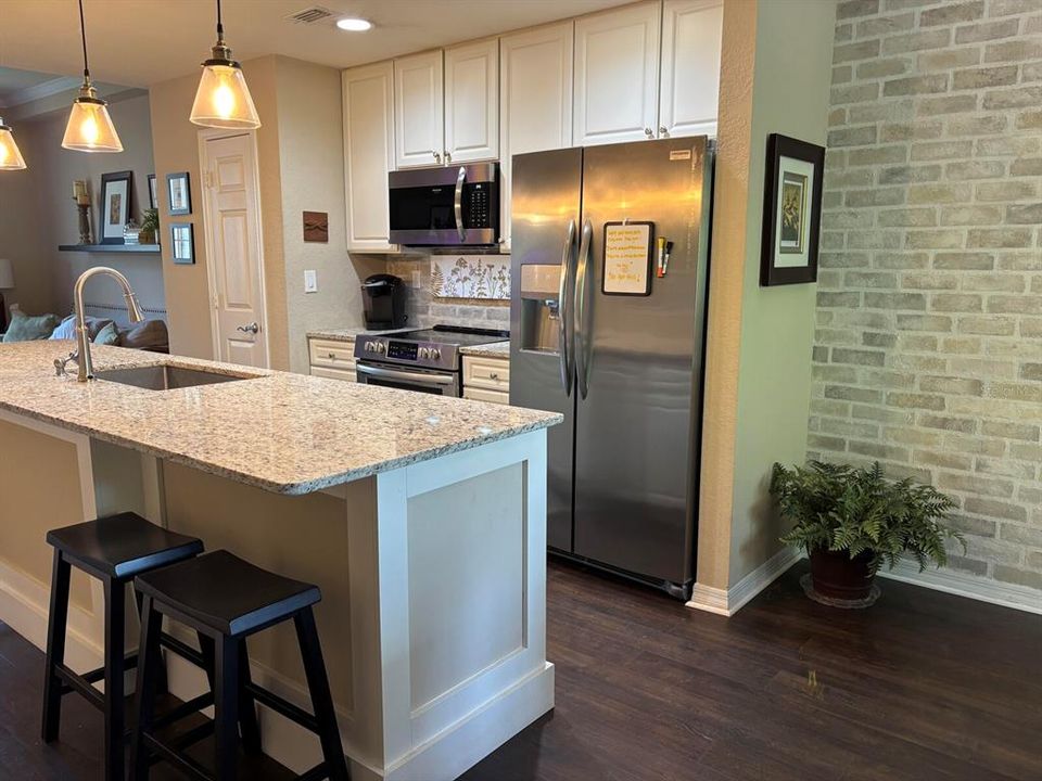 For Sale: $335,000 (2 beds, 2 baths, 1424 Square Feet)