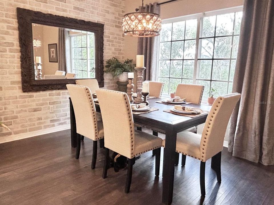 For Sale: $335,000 (2 beds, 2 baths, 1424 Square Feet)