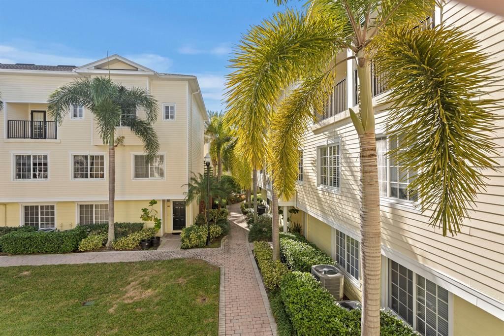 For Sale: $335,000 (2 beds, 2 baths, 1424 Square Feet)