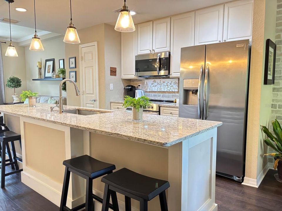 For Sale: $335,000 (2 beds, 2 baths, 1424 Square Feet)