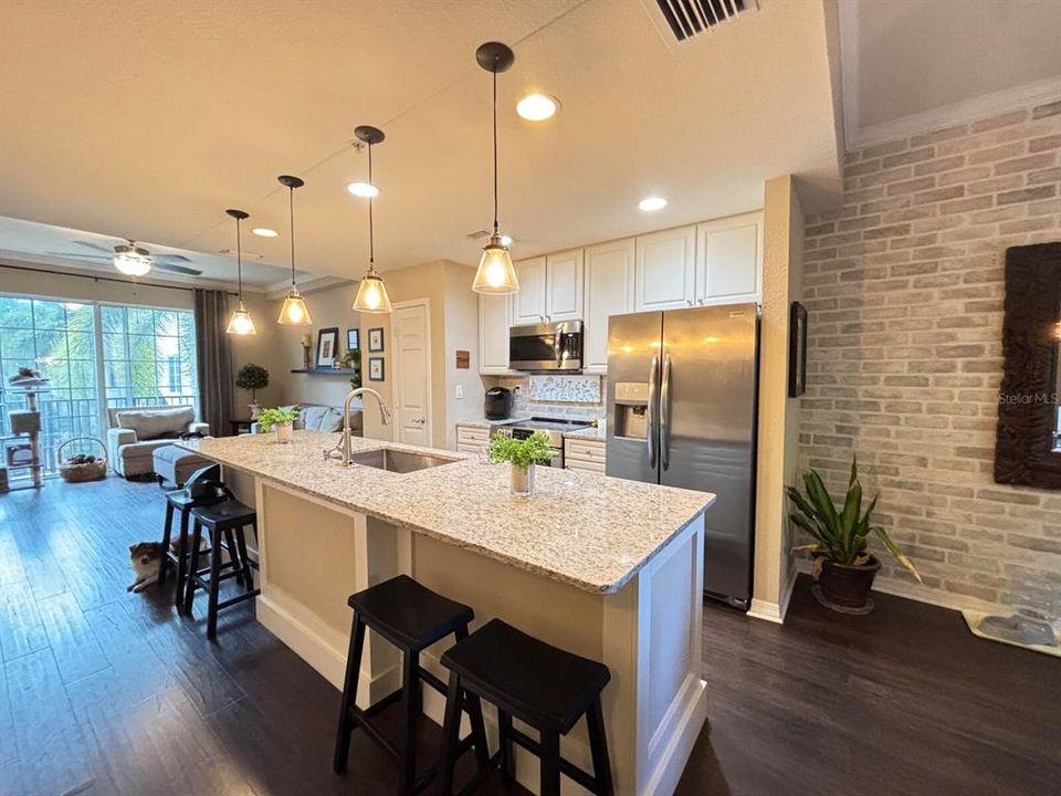 For Sale: $335,000 (2 beds, 2 baths, 1424 Square Feet)