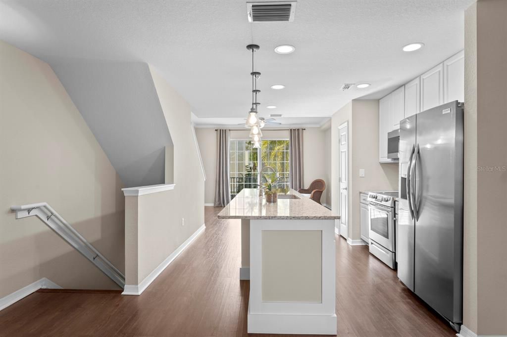 For Sale: $335,000 (2 beds, 2 baths, 1424 Square Feet)