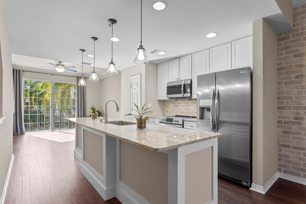 For Sale: $335,000 (2 beds, 2 baths, 1424 Square Feet)