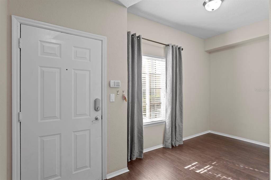 For Sale: $335,000 (2 beds, 2 baths, 1424 Square Feet)