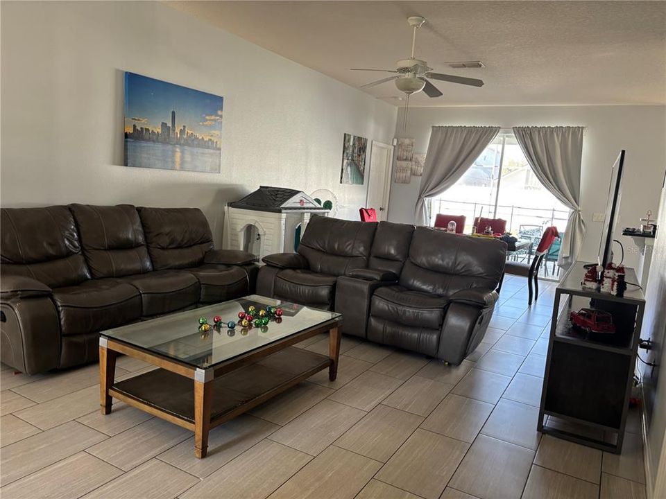 В аренду: $2,600 (4 спален, 3 ванн, 1808 Квадратных фут)