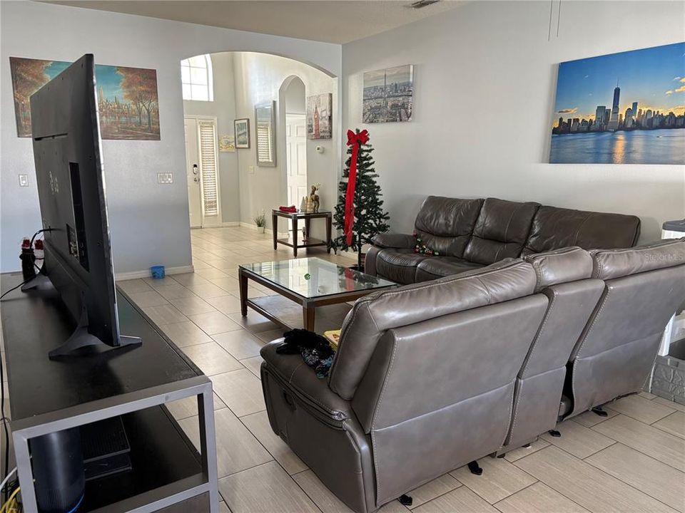 В аренду: $2,600 (4 спален, 3 ванн, 1808 Квадратных фут)